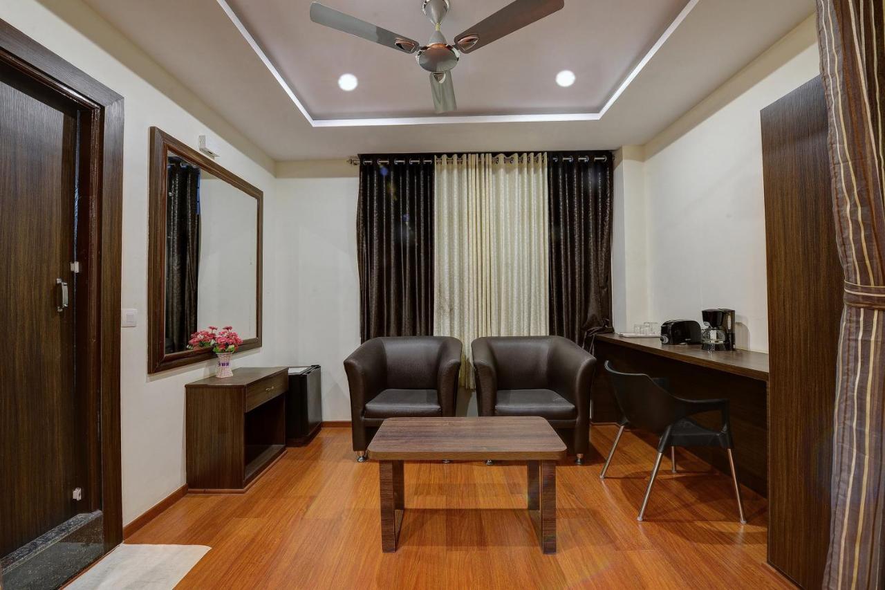 Capital O Hotel Samanvi International Belur  Exterior foto