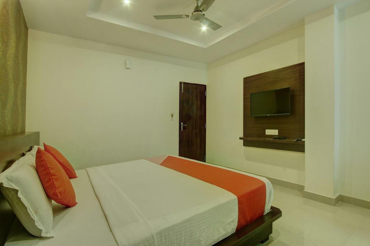 Capital O Hotel Samanvi International Belur  Exterior foto